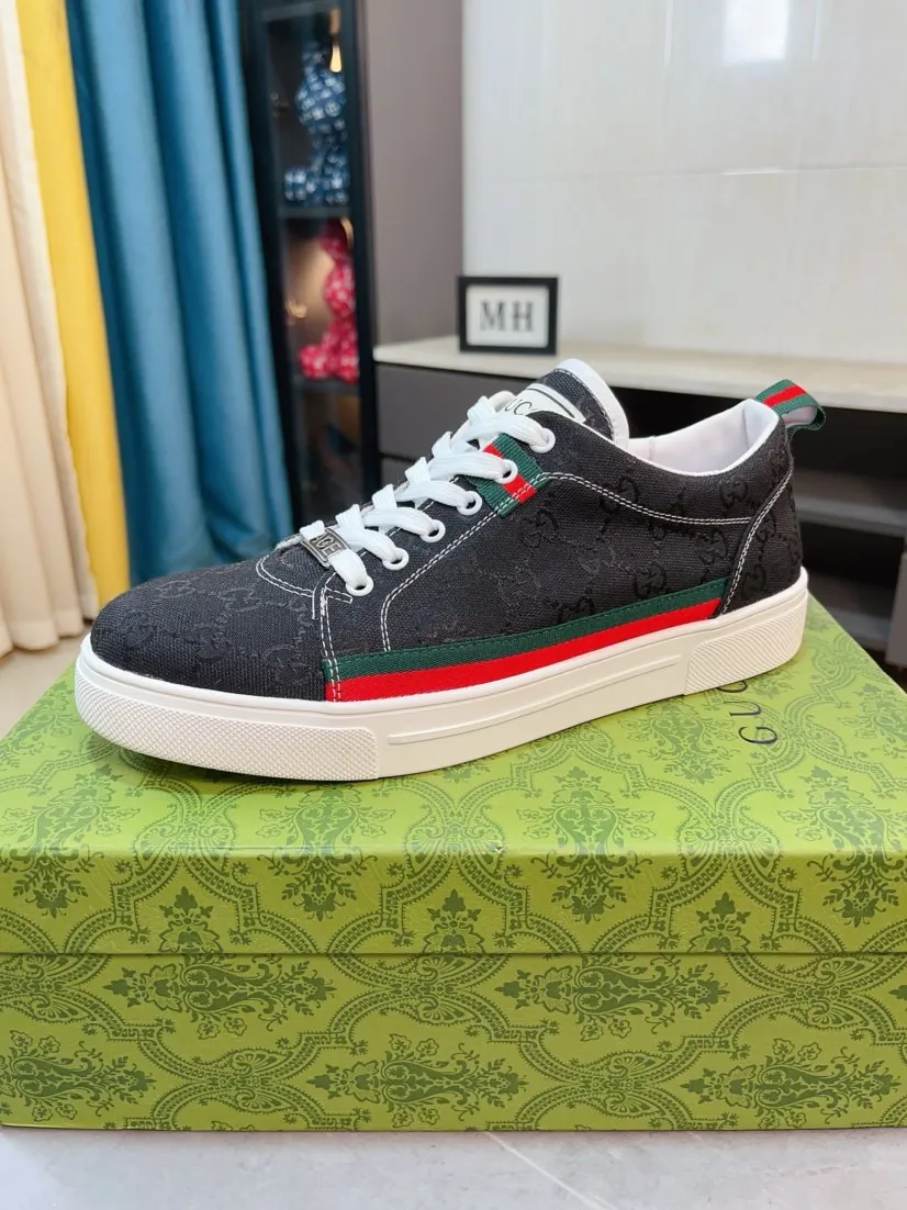 Men's shoes 💰400🌸🌸[GUCCI] Gucci's new spring and summer slip-on loafers with cartoon characters, Fendi F's low-top trendy men's shoes, 😈The upper is made of Italian 🇮🇹 imported sheep suede with Lafayette embroidered leather, full pigskin lining, original rubber non-slip outsole! The style is high-profile and elegant, and the upper is versatile and fashionable. 🇱🇾🇱🇾A large number of ready-made and reposted pictures will be sold! 38-44,